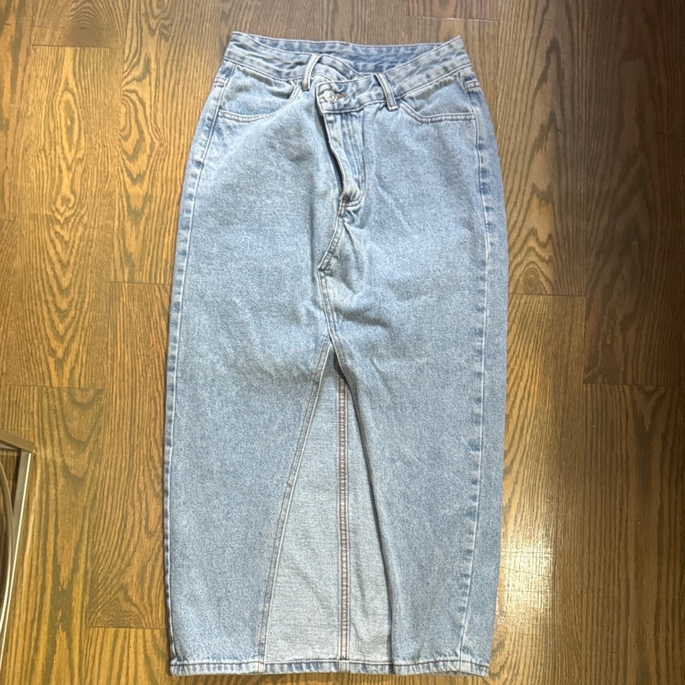 Stylish Light Blue Denim Midi Skirt